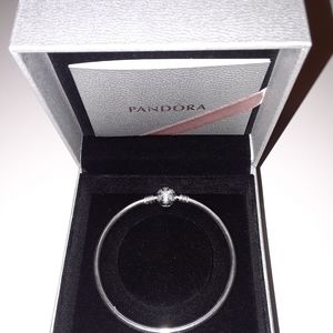 Pandora unique snowflake limited edition bangle